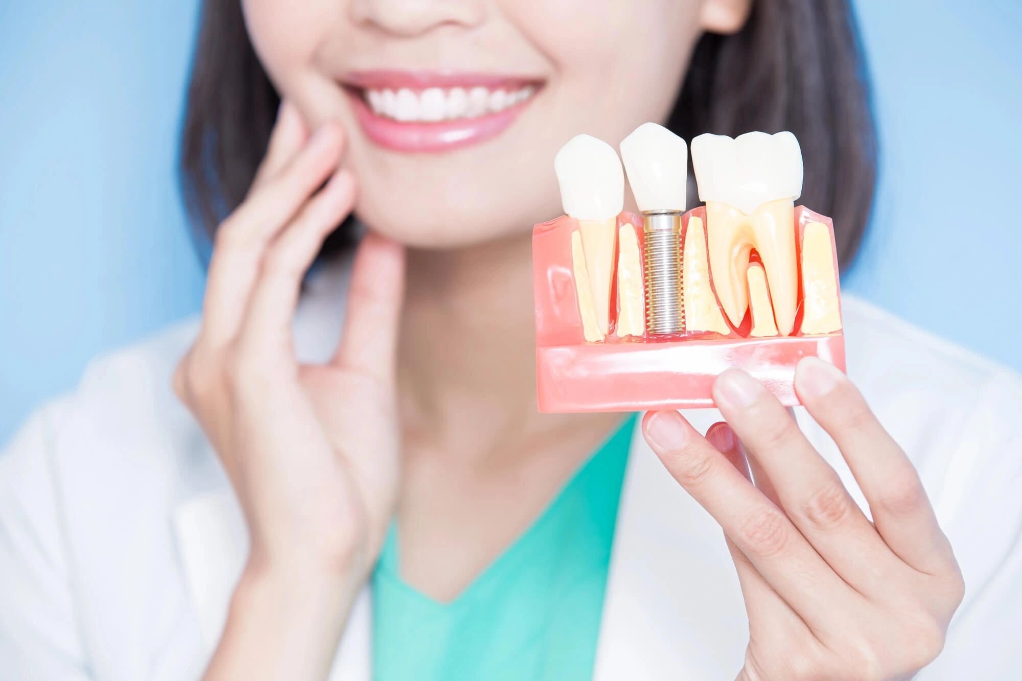 Dentist-holding-dental-implants-palm-beach-gardens